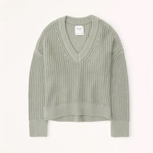 NWT Abercrombie Easy Tipped V-Neck Sweater